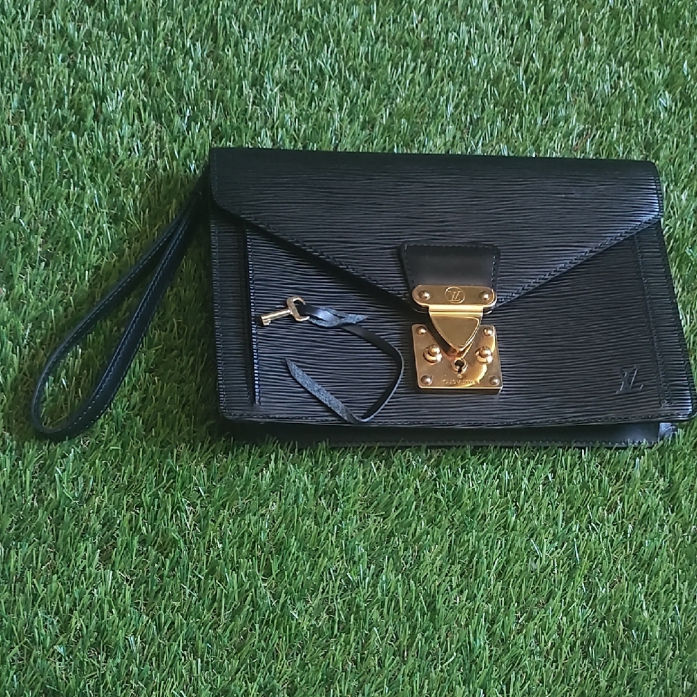 LV Clutch WITH Clutch Strap Clochette & Key! - Picture 3 of 17